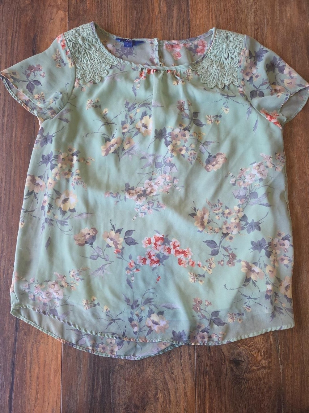 Apt. 9 Women's Small Mint Green Floral Blouse Lace Shoulders Short Sleeve